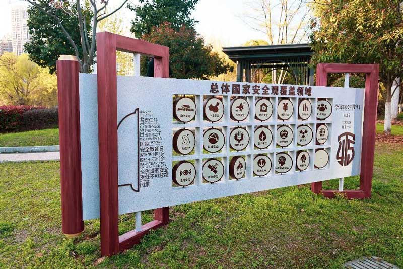 豪赌普京不敢核打击？乌军捅破天：俄洲际导弹基地深夜惊天大爆炸